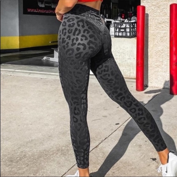 BALANCE ATHLETICA Kingdom Velvet Lux Panther Black Animal Print Leggings Small - Picture 4 of 5